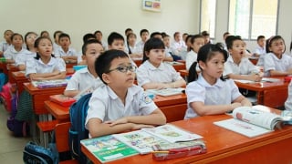 Hết nghịch cảnh trường gần vẫn phải học xa