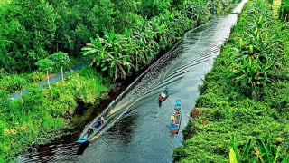 Bên dòng sông Trẹm