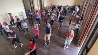Vũ điệu tuổi già giữa bóng tối của người Cuba