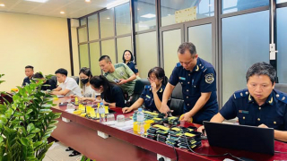 Thu giữ nhiều thiết bị điện tử trị giá hơn 2 tỷ đồng vận chuyển trái phép qua biên giới