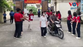 Ngày cuối kỳ thi THPT 2025: Những hình ảnh đầu tiên tại điểm thi Hà Nội