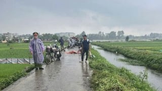 Hà Nội: Một phụ nữ tử vong nghi do sét đánh