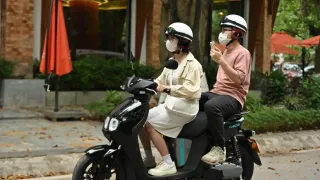 Cấm xe máy chạy xăng sẽ giúp thị trường xe điện tăng trưởng?