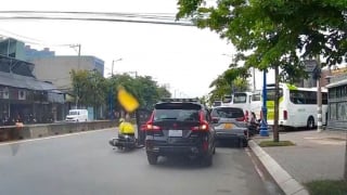 Những pha mở cửa xe “vô duyên” nhất của tài xế Việt