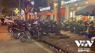 Hà Nội: Lòng đường vỉa hè phố Nguyễn Văn Lộc bị lấn chiếm nhiều năm, giải pháp nào?