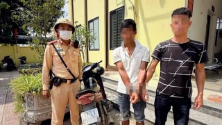 CSGT phát hiện thanh niên tàng trữ ma túy trên QL 1A