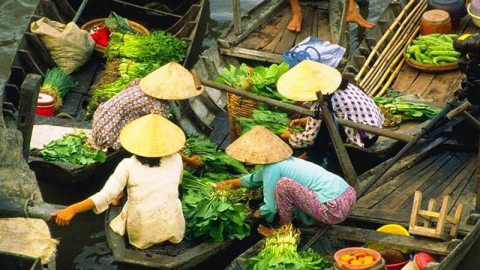 Ngày Tết qua xóm thương hồ