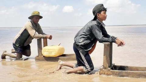 Đi mong, cơ cực đời nghề