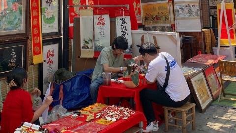 Người vẽ Tết trên phố