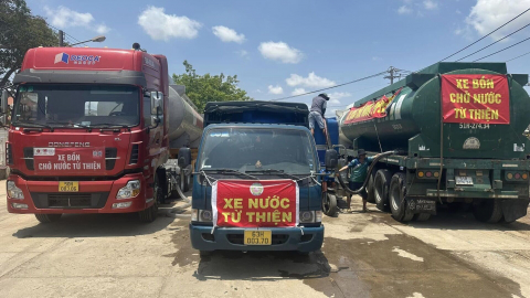 Nghĩa tình những chuyến xe “cứu khát miền Tây”