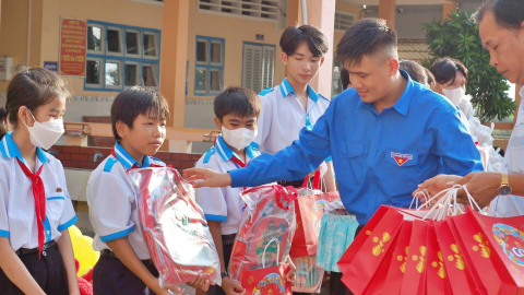 Nét bút xanh, viết tiếp cho đời những ước mơ