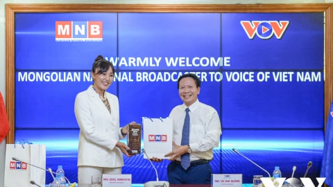 VOV Giao thông làm việc, chia sẻ kinh nghiệm với Đài PTTH Quốc gia Mông Cổ