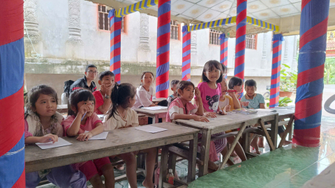 Lớp học ngoại ngữ miễn phí cho học sinh Khmer