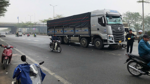 Vì sao thường xuyên xảy ra tai nạn ở đường dẫn cầu Thanh Trì với QL5?
