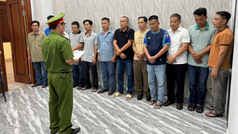 Bắt 12 bảo vệ Khu công nghệ cao nhận tiền “bảo kê” cho xe quá tải chạy trong giờ cấm