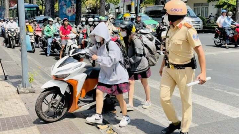Giao xe máy cho người không đủ tuổi điều khiển, bị phạt tới 20 triệu