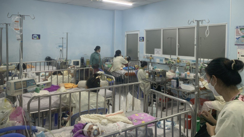Sởi chưa hết, chân tay miệng và sốt xuất huyết vào mùa