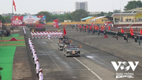 Hợp luyện diễu binh, diễu hành Kỷ niệm 50 năm Thống nhất đất nước