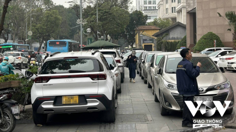 Hà Nội: Còn đâu vỉa hè, lòng đường Hai Bà Trưng