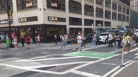 Xem New York thiết kế đường phố ưu tiên cho xe đạp và người đi bộ