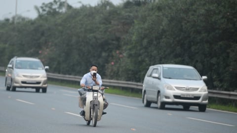 Thiệt mạng vì ngược chiều ở làn 100 km/h trên Đại lộ Thăng Long, bao giờ người đi xe máy biết sợ?