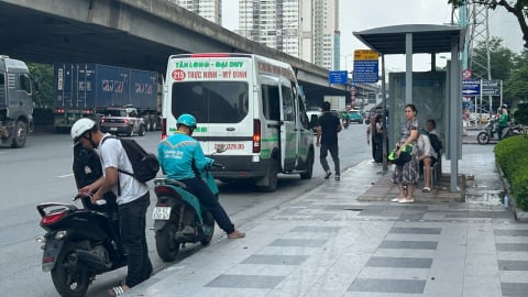 Bến cóc 'mọc' trước nhà tòa nhà Thăng Long Number One