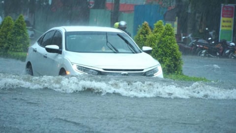 Vụ “treo thưởng” 50 triệu đồng chống ngập, vì sao vẫn chưa hiệu quả?