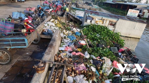 Khi dòng kênh trở thành bãi rác