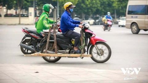 Hà Nội cấm xe máy chạy xăng từ Vành đai 1, người dân đi lại thế nào?