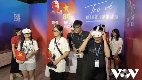 Trở về thời khắc thiêng liêng: Những khoảnh khắc xúc động, tự hào