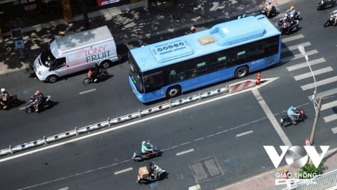 Lộ trình nào để “điện hóa” hệ thống xe buýt?