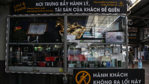 Hà Nội đến và yêu: Chuyện về chiếc 'tủ lưu giữ' tài sản thất lạc ở bến xe