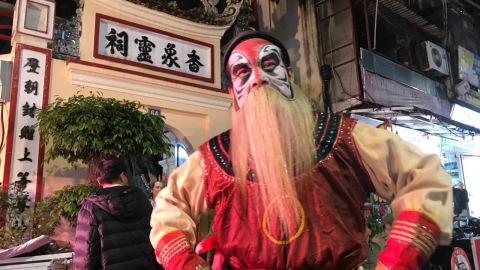 Tuồng cổ xuống phố