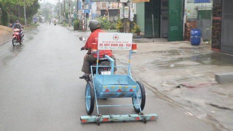 Những nữ “hiệp sỹ” ngày ngày thầm lặng giữ an toàn cho đường phố