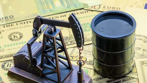 Căng thẳng địa chính trị kéo giá dầu tăng hơn 1 USD/thùng, giá kim loại quý giảm