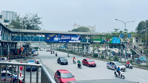 Lên cầu mà ngắm