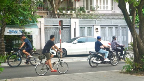 Nắng ngồi sau yên