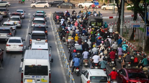 Tăng phí xe xăng: Động thái chiến lược thúc đẩy giao thông xanh