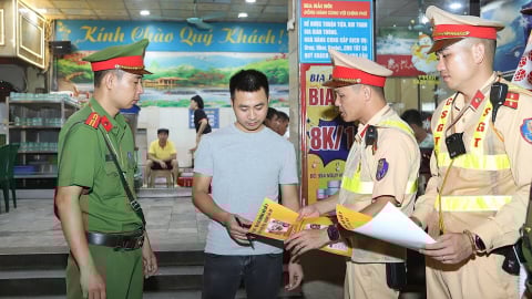 CSGT và Công an cơ sở “vào tận bàn nhậu”, nhắc từng người