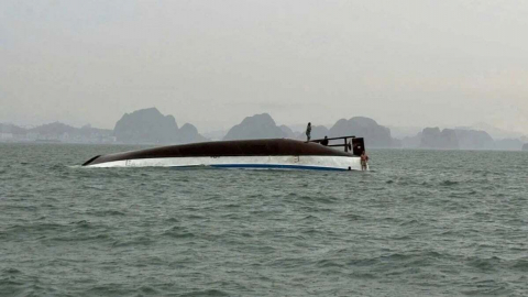 Chờ đợi kết quả điều tra vụ lật tàu ở Hạ Long