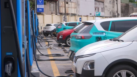 Hàng loạt trạm sạc điện đi vào hoạt động tại các bến xe Hà Nội