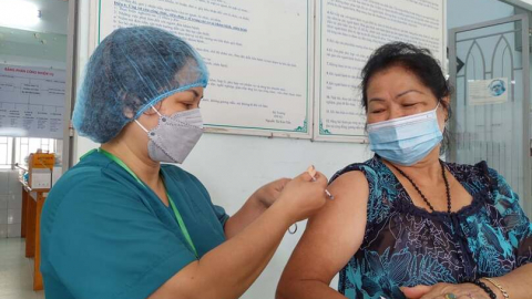 Ngại biến chủng mới, nhiều người bắt đầu đi tiêm mũi 3, mũi 4