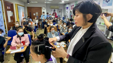 Sống là biết cho đi và không cầu nhận lại