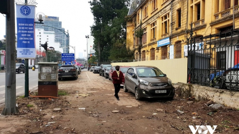 Để Hà Nội tránh trở thành một bãi xe tự phát khổng lồ