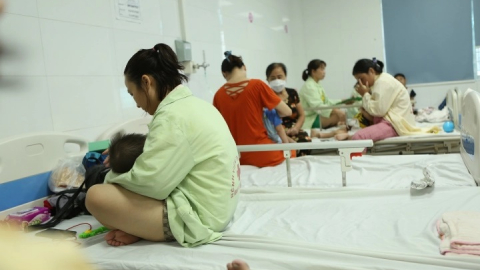 Phòng khám nhi quá tải, nguy cơ dịch chồng dịch hiện hữu