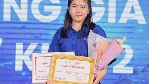 Cô sinh viên nhỏ ôm ấp 'giấc mơ sen'