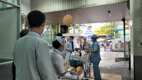 Những người gánh 70% công việc ở bệnh viện: Áp lực lương tâm