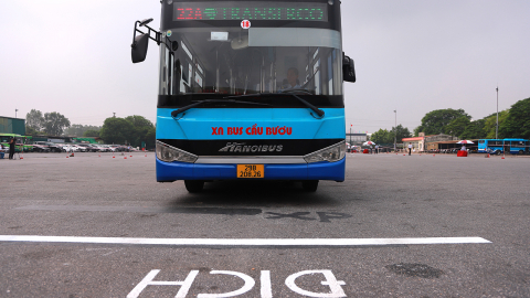 Hàng chục tài xế xe buýt tranh giải vô lăng vàng