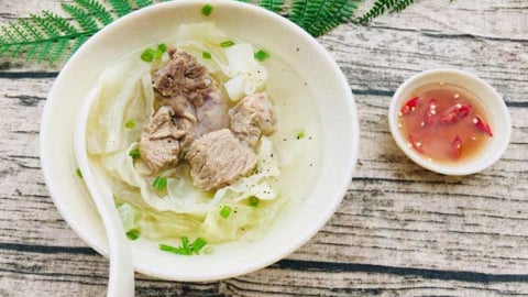 Canh bắp cải nấu xương