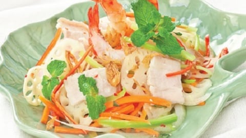 Gỏi tôm củ sen hạnh nhân